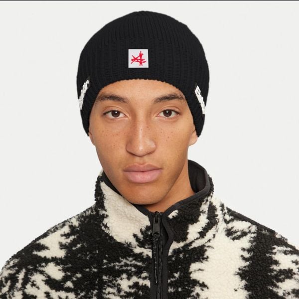 Czapka Eisbar Trop MÜ SA. Czarne czapki zimowe Eisbar, bez wzorów, z wełny. Za 182.23 zł.