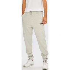 Fila - Spodnie. Spodnie treningowe długie marki Fila. W wyprzedaży za 239.90 zł.
