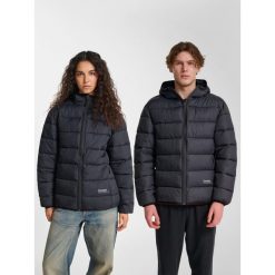 Kurtka puchowa Hummel Lightweight. Brązowe kurtki Hummel, na jesień, bez wzorów, z puchu, bez kaptura. Za 377.00 zł.