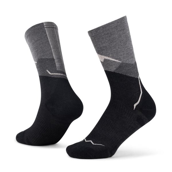Skarpetki Buff MERINO LIGHTWEIGHT CREW SOCK LWC1. Czarne skarpety Buff, bez wzorów, z elastanu. Za 129.90 zł.