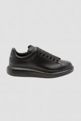 ALEXANDER MCQUEEN Czarne sneakersy OVERSIZED. Czarne buty sportowe casual ALEXANDER MCQUEEN, bez wzorów, bez zapięcia. W wyprzedaży za 2,169.99 zł.