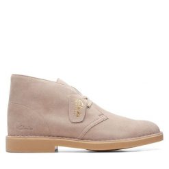 Trzewiki Clarks. Brązowe botki sznurowane Clarks, bez wzorów, bez obcasa, bez zapięcia. Za 629.99 zł.