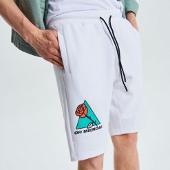 Dresowe szorty z nadrukiem - Biały. Krótkie spodenki sportowe marki Cropp. Za 69.99 zł.