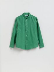 Gładka koszula regular fit - zielony. Zielone koszule Reserved, l, bez wzorów, z bawełny, bez kołnierzyka, bez ramiączek. Za 139.99 zł.