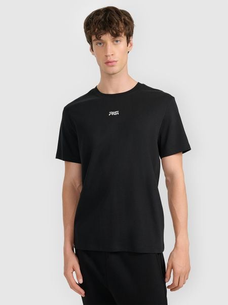 4F T-shirt regular z nadrukiem męski 4F x Robert Lewandowski - czarna M. Czarne t-shirty 4F, l, bez wzorów, z bawełny, bez kołnierzyka, bez ramiączek. Za 99.99 zł.