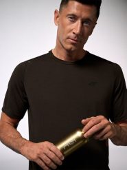 4F Koszulka treningowa szybkoschnąca męska 4F x Robert Lewandowski - brązowa L. Brązowe t-shirty 4F, l, bez wzorów, z materiału, bez kołnierzyka, bez ramiączek. Za 129.99 zł.