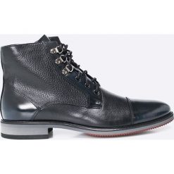 Domeno - Buty. Czarne botki sznurowane Domeno, bez wzorów, z materiału, bez obcasa, bez zapięcia. W wyprzedaży za 199.90 zł.