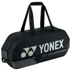 Torba sportowa unisex Yonex Pro Tournament. Czarne torby na ramię YONEX, bez wzorów, z materiału, na ramię, bez dodatków. Za 469.00 zł.