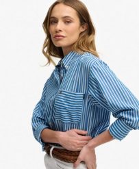 Superdry Koszula Poplin Relaxed długi rękaw – 100% bawełna organiczna. Niebieskie koszule Superdry, uniwersalny, bez wzorów, z bawełny, bez kołnierzyka, bez ramiączek. Za 296.85 zł.