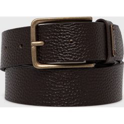 Guess - Pasek skórzany. Czarne paski Guess, z aplikacjami. Za 239.90 zł.