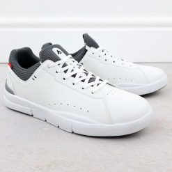 Skórzane półbuty sportowe męskie białe McArthur MC19. Białe eleganckie półbuty McArthur, bez wzorów, ze skóry, bez obcasa, bez zapięcia. Za 99.00 zł.