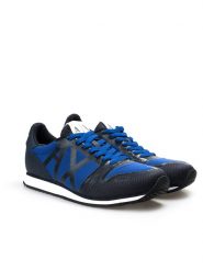 Armani Exchange Sneakersy | XUX018 XV080 | Mężczyzna | Granatowy. Niebieskie buty sportowe casual Armani Exchange, z aplikacjami, ze skóry ekologicznej, z okrągłym noskiem, bez zapięcia. W wyprzedaży za 389.00 zł.
