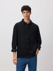 Jeansowa koszula comfort fit - czarny. Czarne koszule Reserved, l, bez wzorów, z denimu, bez kołnierzyka, bez ramiączek. Za 119.99 zł.