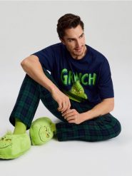 Piżama dwuczęściowa regular fit z nadrukiem świątecznym Grinch - wielobarwny. Piżamy Sinsay, l, bez wzorów, bez ramiączek. Za 59.99 zł.