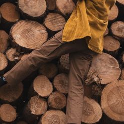 Spodnie cargo wielokieszeniowe – brązowe. Brązowe szorty FEROCE, m, bez wzorów, z bawełny. Za 159.52 zł.