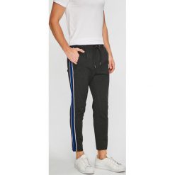 Jack & Jones - Spodnie Vega. Spodnie materiałowe marki Jack & Jones. W wyprzedaży za 89.90 zł.