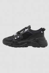 VERSACE JEANS COUTURE Czarne sneakersy męskie Fondo Speedtrack DIS. SC4. Czarne buty sportowe casual Versace Jeans Couture, bez wzorów, z jeansu, bez zapięcia. W wyprzedaży za 647.99 zł.