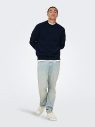 ONLY & SONS Sweter "James" w kolorze granatowym rozmiar: M. Niebieskie swetry nierozpinane Only & Sons, m, bez wzorów, bez kołnierzyka, bez ramiączek. Za 169.95 zł.