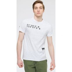 T-shirt męski TSM224 - chłodny jasny szary. T-shirty marki ASICS. W wyprzedaży za 39.99 zł.