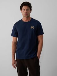 4F T-shirt regular z nadrukiem męski - granatowy S. Niebieskie t-shirty 4F, m, bez wzorów, z bawełny, bez kołnierzyka, bez ramiączek. Za 69.99 zł.