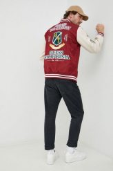 Guess kurtka bomber męski kolor bordowy przejściowa. Czerwone kurtki Guess, l, z aplikacjami, bez kaptura. Za 949.99 zł.