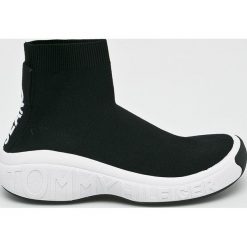 Tommy Jeans - Buty. Czarne buty sportowe casual Tommy Jeans, bez wzorów, z jeansu, bez zapięcia. W wyprzedaży za 399.90 zł.
