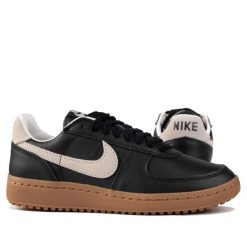 Buty męskie do chodzenia Nike FIELD GENERAL 82 SP. Brązowe buty do biegania Nike, bez wzorów, bez zapięcia, trekkingowe. W wyprzedaży za 329.00 zł.