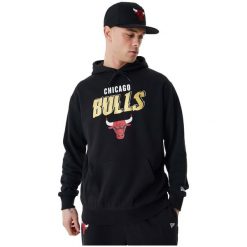 Bluza męska New Era Team Script OS Hoody Chicago Bulls. Czarne bluzy New Era, m, bez wzorów, bez kaptura. Za 249.99 zł.