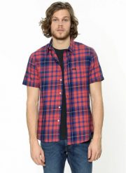 LEE SS SHIRT MĘSKA KOSZULA KRÓTKI RĘKAW VIBRANT RED L875JPSK. Czerwone koszule Lee, l, bez wzorów, bez kołnierzyka, bez ramiączek. Za 139.99 zł.