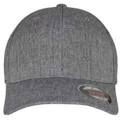 Lekka Czapka Z Daszkiem Heather. Szare czapki z daszkiem FLEXFIT, bez wzorów, z elastanu. Za 80.99 zł.