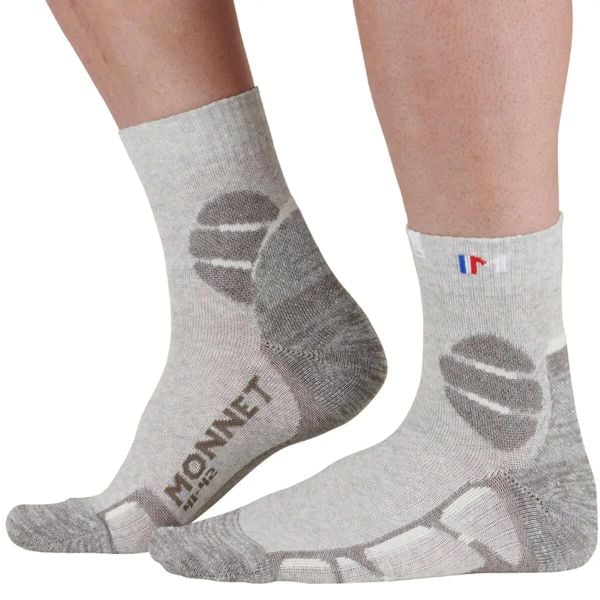 Skarpetki Monnet Mid Lin. Białe skarpety MONNET, z aplikacjami, ze lnu. Za 110.00 zł.