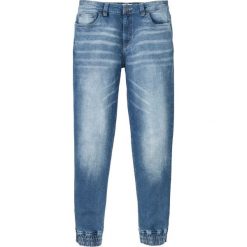 Dżinsy ze stretchem Regular Fit Tapered bonprix jasnoniebieski "used". Jeansy marki Under Armour. Za 79.99 zł.