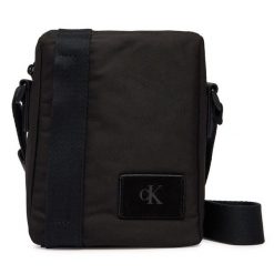 Saszetka Calvin Klein. Czarne torby na ramię CALVIN KLEIN, bez wzorów, małe, bez dodatków. Za 329.99 zł.