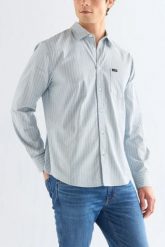 MĘSKA KOSZULA WRANGLER 1 PKT SHIRT BLUE STRIPE 112378486. Niebieskie koszule Wrangler, m, bez wzorów, bez kołnierzyka, bez ramiączek. Za 169.99 zł.