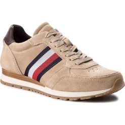 Sneakersy TOMMY HILFIGER - Luxury Suede Runner FM0FM01815 Sand 102. Buty sportowe casual marki Tommy Hilfiger. W wyprzedaży za 359.00 zł.