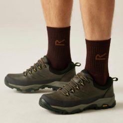 Buty męskie trekkingowe niskie z membraną Blake Vibram. Brązowe buty trekkingowe Regatta, bez wzorów, ze skóry, bez zapięcia, trekkingowe. W wyprzedaży za 414.50 zł.