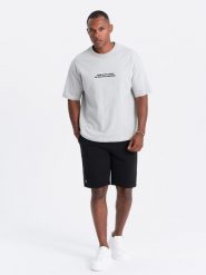 Krótkie spodenki męskie dresowe z dzianiny ottoman – czarne V4 OM-SRSK-0150 - XXL. Czarne krótkie spodenki sportowe Ombre Clothing, l, z aplikacjami, z bawełny. W wyprzedaży za 39.99 zł.
