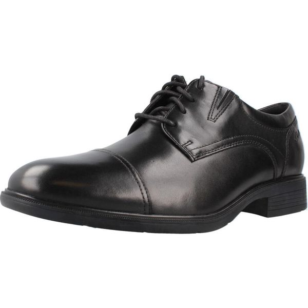Buty CLARKS 26184676C Czarny. Czarne buty turystyczne Clarks, bez wzorów, ze skóry, bez zapięcia, na fitness i siłownię. Za 267.99 zł.