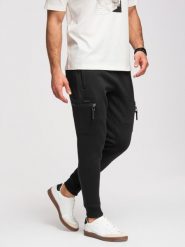 Spodnie dresowe męskie JOGGER z kieszeniami na udach i kontrastującymi wstawkami - czarne V1. Czarne joggery i bojówki Ombre Clothing, m, bez wzorów, z dresówki. W wyprzedaży za 160.99 zł.