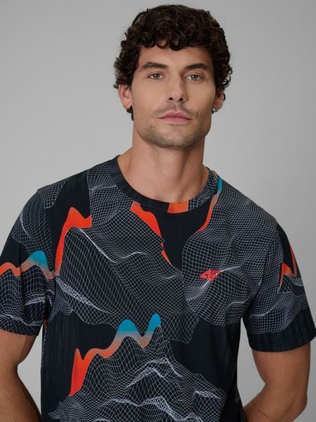 4F T-shirt regular z nadrukiem męski - czarny S. Czarne t-shirty 4F, m, bez wzorów, z bawełny, bez kołnierzyka, bez ramiączek. Za 89.99 zł.