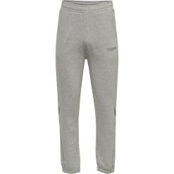Jogging Hummel Legacy Plus. Czarne szorty Hummel, xl, bez wzorów, klasyczne. Za 182.00 zł.