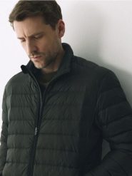 Puchowa kurtka z pokrowcem - zielony. Zielone kurtki Reserved, l, bez wzorów, z puchu, bez kaptura. Za 299.99 zł.