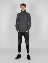 Xagon Man Sweter "Turtleneck" | A21081J10301 | Mężczyzna | Szary. Szare swetry nierozpinane Xagon, m, bez wzorów, z tkaniny, bez kołnierzyka, bez ramiączek. W wyprzedaży za 349.00 zł.