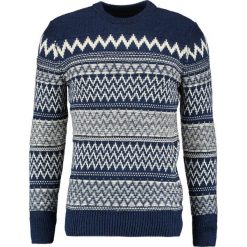 Superdry ALL OVER CHEVRON CREW Sweter blue. Swetry nierozpinane marki Superdry. W wyprzedaży za 237.30 zł.