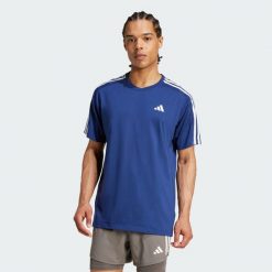 Koszulka Own the Run 3-Stripes. Niebieskie buty do biegania Adidas, bez wzorów, bez zapięcia, do biegania. Za 199.00 zł.