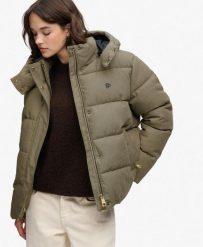 Superdry Pikowana kurtka premium z kapturem w kratę – Brown Heritage Check. Brązowe kurtki Superdry, bez wzorów, z lyocellu, z kapturem. Za 625.50 zł.