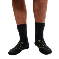 Neoprenowe Skarpety Pływackie Unisex Dla Dorosłych Do Pływania W Wodach. Czarne skarpety Speedo, bez wzorów, z materiału. Za 149.41 zł.