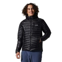 Kurtka turystyczna Mountain Hardwear Ghost Whisperer™. Czarne kurtki MOUNTAIN HARDWEAR, bez wzorów, z puchu, z kapturem. Za 1,522.50 zł.