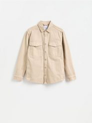 Jeansowa koszula regular fit - beżowy. Brązowe koszule Reserved, l, bez wzorów, z denimu, bez kołnierzyka, bez ramiączek. Za 149.99 zł.