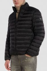 GUESS Czarna kurtka męska Light Packable Realdown JKT. Czarne kurtki Guess, l, z aplikacjami, z poliamidu, bez kaptura. W wyprzedaży za 529.99 zł.